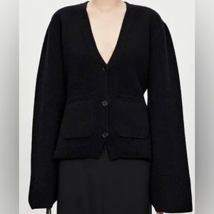 Wool/cashmere V-neck black cardigan